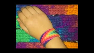 منو دستبندو شال گردنم ماشا الله هنر مندم از هر انگشتم یکی میریزه خخخخخخ چه خود شیفته