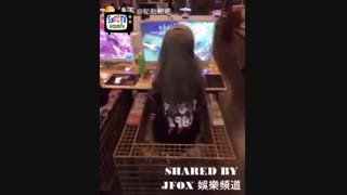 بچه های این دختره یا پسره؟ویدیورو پلی کنید!!!!!