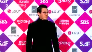 جشنواره SBS 2016 باحضوربازیگران سریال  افسانه دریای آبی +زیرنویس فارسی کامل-ابله روانی عقده ای حسودتهمت زن دروغگو جوابت خاموشیست