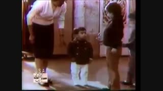 ویدئویی کم یاب از شاه مخلوع و توله اش