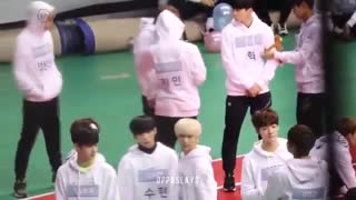 BTS (کات کامل جین . جیمین و وی در Idol Star Athletic Championship +ویمین و جینمین و ته جین مومنت )방탄소년단(BTS) on ISAC 2017