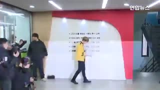 방탄소년단 BTS attend Jungkook's Graduation Cenemory SOPA Backstageجشن فارغ التحصیل شدن کوکی و گرفتن دیپلمش به همراه اعضا