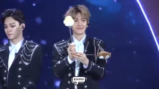 ری اکشن بکهیون به بقیه گروه ها-,,٢٠١٧(BTS,I.O.I,VIXX,Rain,Monsta X)