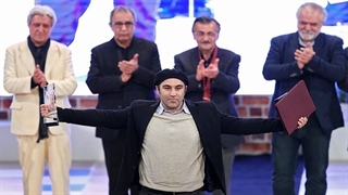 سیمرغ بهترین بازیگر نقش اول مرد : محسن تنابنده برای فیلم " فراری "