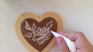 کوکی ولنتاین قلب طرح گل با رویال آیسینگ