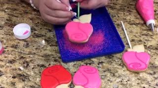 بیسکوییت های ولنتاین گل رز رویال آیسینگ