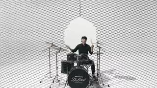 تبلیغ کامل اکسو برای کفش اسکیچرز