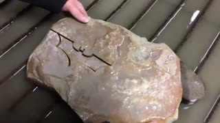 برش یک تکه عظیم از سنگ کوه بوسیله آب