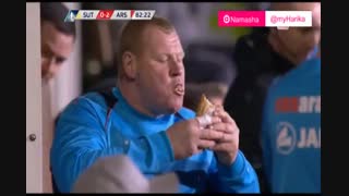 شاید باورتون نشه ! اما این آقا دروازه بانه یه تیمه فوتباله (با اون شکمش)