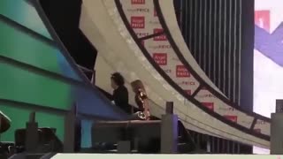 سوتی های ایدل های کی پاپی بر روی استیج