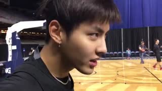 اپدیت اینستای بامزه ی کریس  وو *_* وات؟ XD