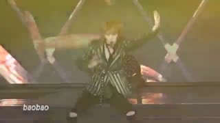 بکهیون فوکوس در اجرای مانستر و لوتو- Gaon chart music Awards monster+lotto baekhyun focus